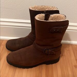Cozy Brown Shearling-Lined Boots